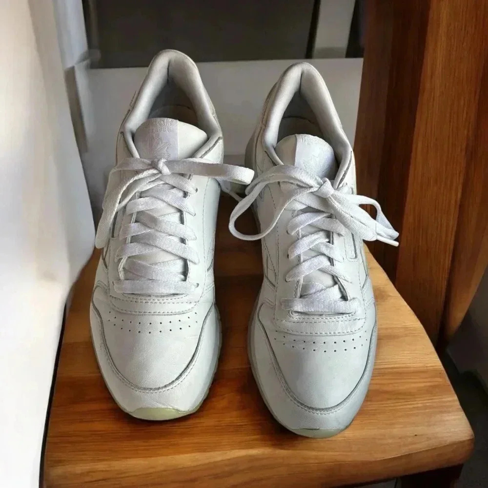 Reebok Classics Women's White Leather Lace-Up Sneaker Size 7 Great Condition